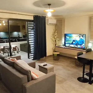 F2 A Skynui, Piscine De 25m Et Vue Appartement Papeete (Tahiti)